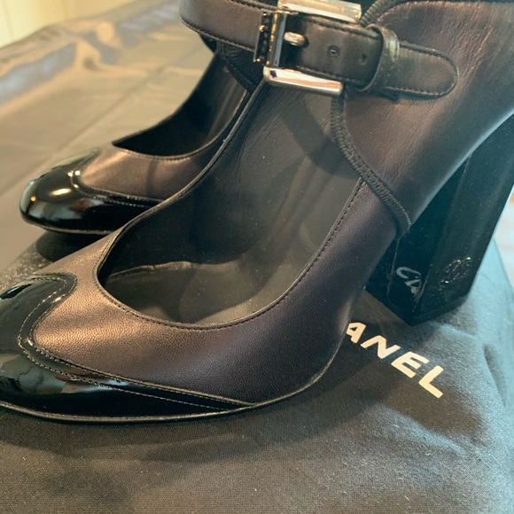 CHANEL Mary Jane Vintage Patent Toe Block Heel - Picture 6 of 11